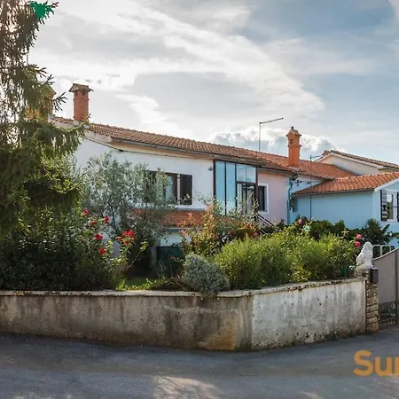 With A Private Pool * Peresiji