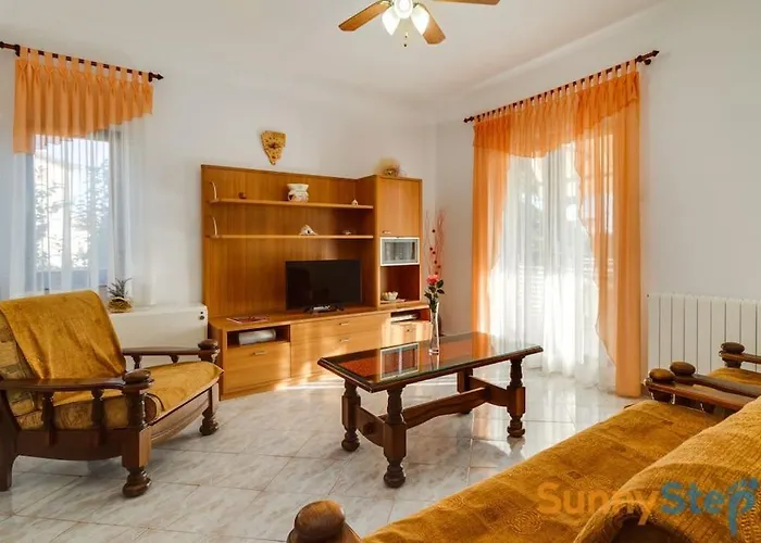 With A Private Pool * Peresiji