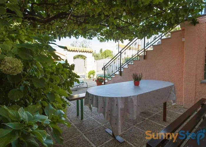 With A Private Pool Peresiji