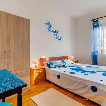With A Private Pool Apartman Peresiji