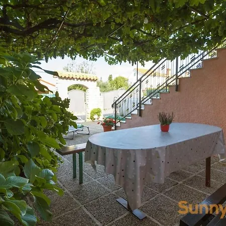 With A Private Pool Peresiji