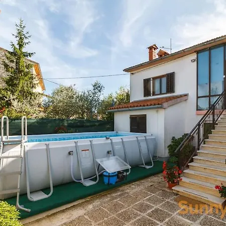 With A Private Pool 아파트 *