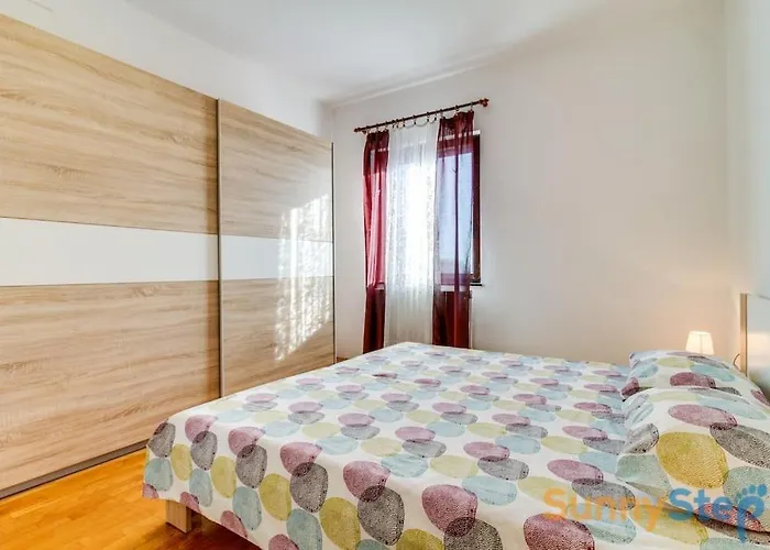 Apartman With A Private Pool Peresiji