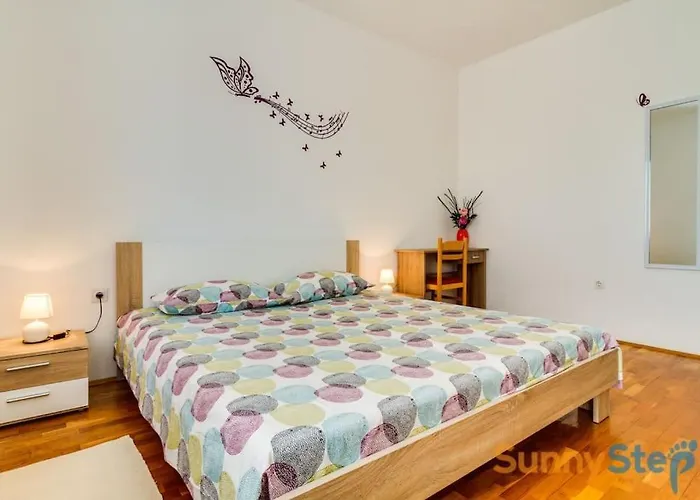 With A Private Pool Apartman Peresiji